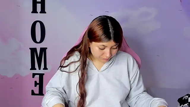 Snapshot of carolayrosse chatting on 02/27/25, 02:32 carolayrosse online show from 02/27/25, 02:32