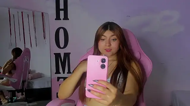 Snapshot of carolayrosse chatting on 03/03/25, 07:43 carolayrosse online show from 03/03/25, 07:43