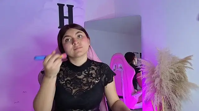 Snapshot of carolayrosse chatting on 09/11/25, 04:01 carolayrosse online show from 09/11/25, 04:01