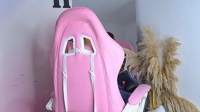 Snapshot of carolayrosse chatting on 10/13/25, 07:47 carolayrosse online show from 10/13/25, 07:47