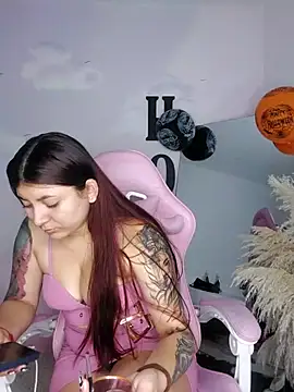 Snapshot of carolayrosse chatting on 10/30/25, 04:03 carolayrosse online show from 10/30/25, 04:03