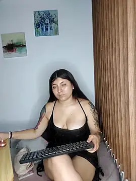 Snapshot of carolayrosse chatting on 11/02/25, 04:37 carolayrosse online show from 11/02/25, 04:37