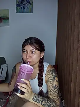 Snapshot of carolayrosse chatting on 11/13/25, 03:38 carolayrosse online show from 11/13/25, 03:38