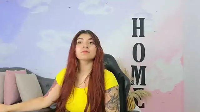 Snapshot of carolayrosse chatting on 12/16/25, 02:49 carolayrosse online show from 12/16/25, 02:49