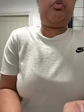 vanilla chocolate23 online show from 01/10/26, 12:18