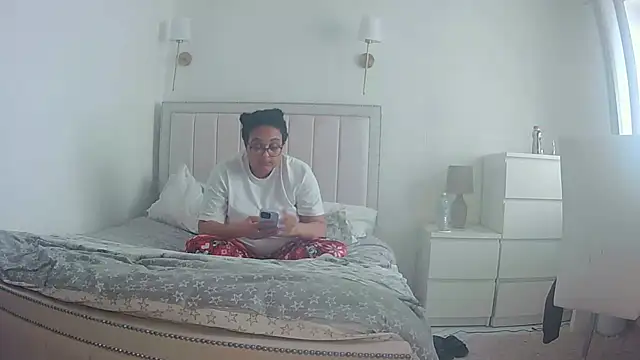 vanilla chocolate23 online show from 02/23/26, 11:07