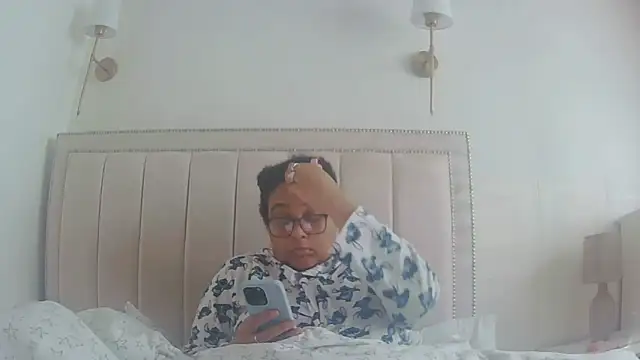 vanilla chocolate23 online show from 02/27/26, 09:09