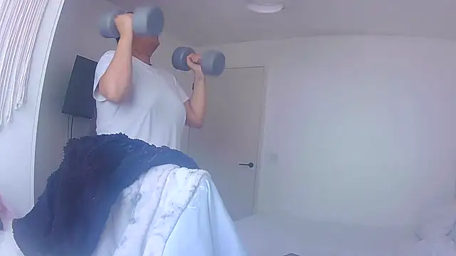 vanilla chocolate23 online show from 04/05/26, 09:39