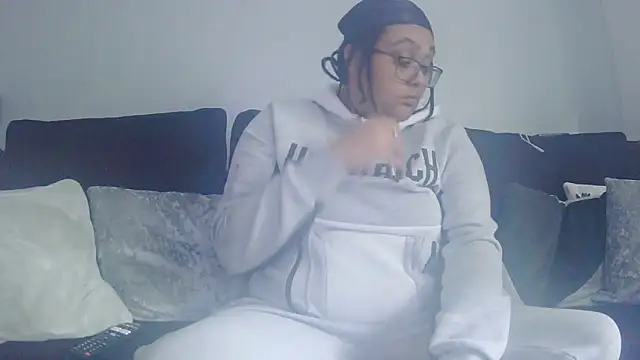 vanilla chocolate23 online show from 05/19/26, 05:52
