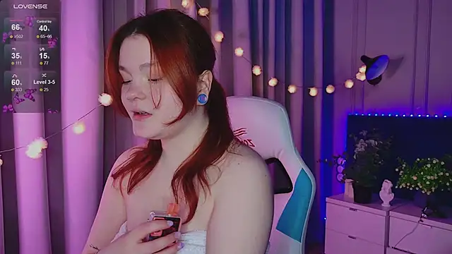 Snapshot of EnnySunrise chatting on 03/19/25, 06:12 EnnySunrise online show from 03/19/25, 06:12