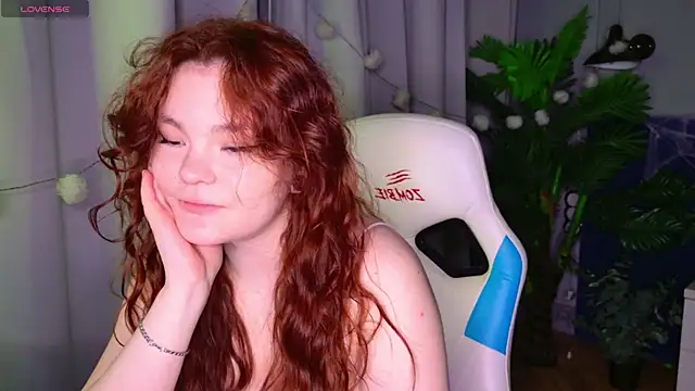 Snapshot of EnnySunrise chatting on 10/19/25, 07:03 EnnySunrise online show from 10/19/25, 07:03