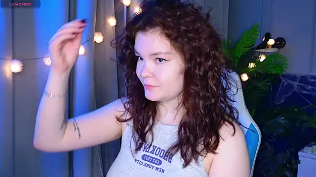 Snapshot of EnnySunrise chatting on 11/11/25, 07:14 EnnySunrise online show from 11/11/25, 07:14