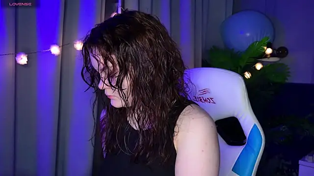 Snapshot of EnnySunrise chatting on 11/26/25, 06:53 EnnySunrise online show from 11/26/25, 06:53