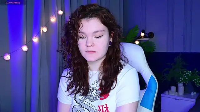 Snapshot of EnnySunrise chatting on 12/04/25, 06:38 EnnySunrise online show from 12/04/25, 06:38