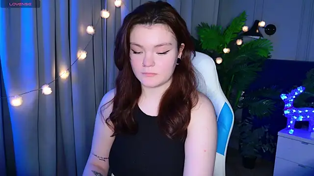 Snapshot of EnnySunrise chatting on 12/13/25, 07:53 EnnySunrise online show from 12/13/25, 07:53