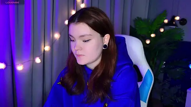 Snapshot of EnnySunrise chatting on 12/14/25, 06:45 EnnySunrise online show from 12/14/25, 06:45