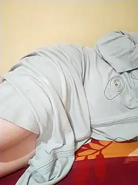 Snapshot of 3ahhd chatting on 11/24/25, 01:22 3ahhd online show from 11/24/25, 01:22