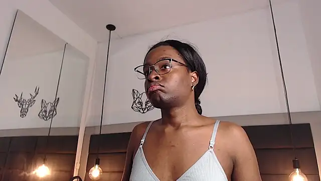 Snapshot of candy_lovee69 chatting on 06/19/26, 06:45 candy lovee69 online show from 06/19/26, 06:45