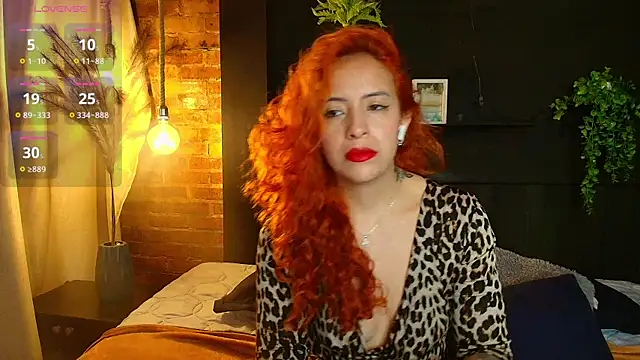 Snapshot of sahra_taylor_ chatting on 12/18/25, 02:45 sahra taylor online show from 12/18/25, 02:45