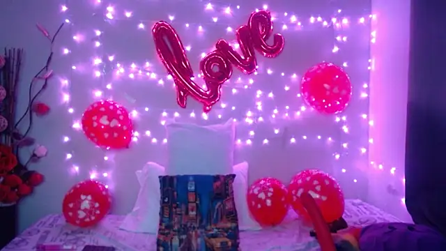 Snapshot of Nicol_Love0 chatting on 02/14/25, 11:10 Nicol Love0 online show from 02/14/25, 11:10