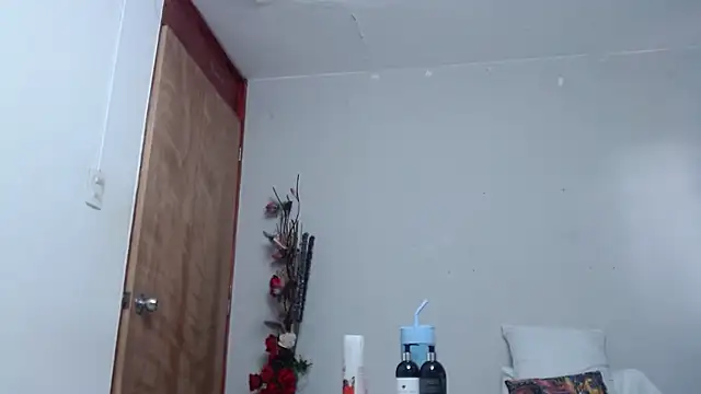 Snapshot of Nicol_Love0 chatting on 03/21/25, 02:07 Nicol Love0 online show from 03/21/25, 02:07