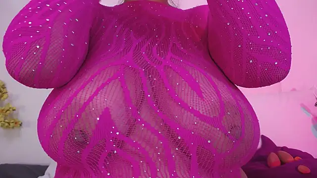 Nicol Love0 online show from 04/08/26, 12:16