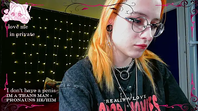 Snapshot of Honelin chatting on 02/13/25, 04:07 Honelin online show from 02/13/25, 04:07