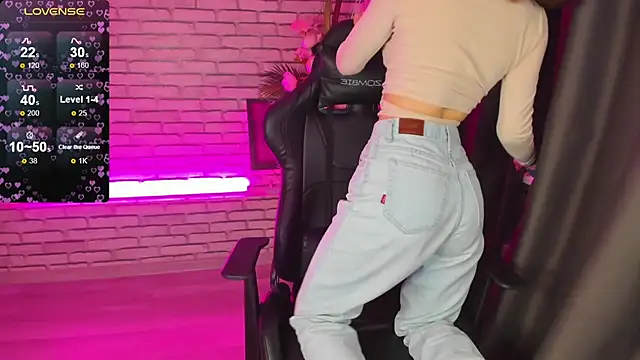 Snapshot of Tonya_Gray chatting on 12/13/24, 02:05 Tonya Gray online show from 12/13/24, 02:05