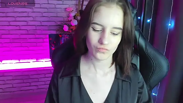 Snapshot of Tonya_Gray chatting on 12/20/24, 11:37 Tonya Gray online show from 12/20/24, 11:37