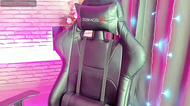 Snapshot of Tonya_Gray chatting on 12/21/24, 05:47 Tonya Gray online show from 12/21/24, 05:47