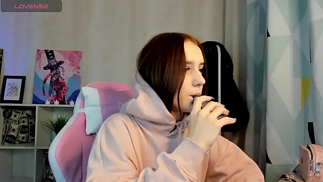 Snapshot of Tonya_Gray chatting on 12/26/24, 10:31 Tonya Gray online show from 12/26/24, 10:31