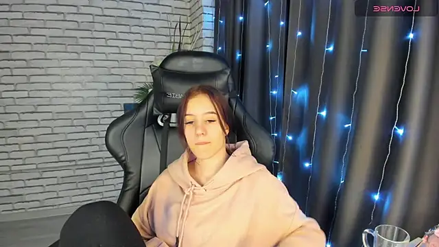 Snapshot of Tonya_Gray chatting on 12/28/24, 01:18 Tonya Gray online show from 12/28/24, 01:18