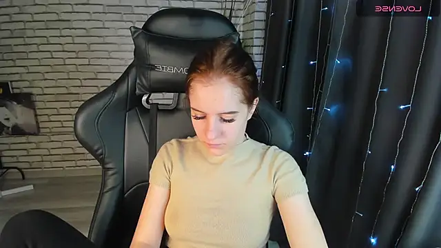 Snapshot of Tonya_Gray chatting on 12/28/24, 04:19 Tonya Gray online show from 12/28/24, 04:19