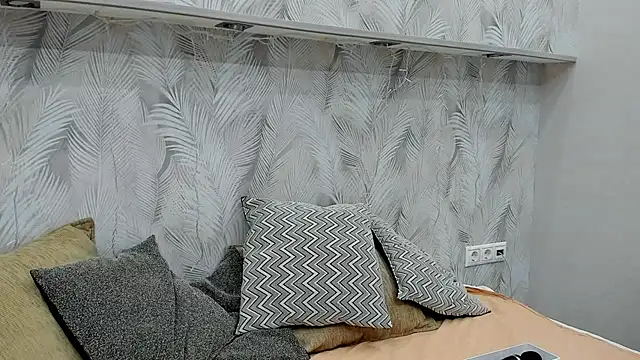 Miss you kiss online show from 12/19/24, 08:23