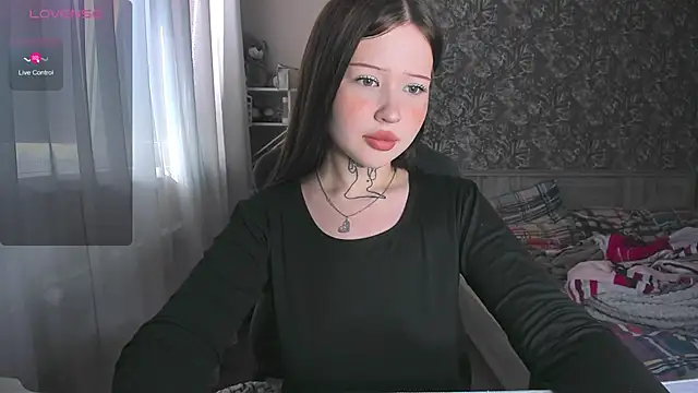 kate8ketee8 online show from 10/04/25, 11:41