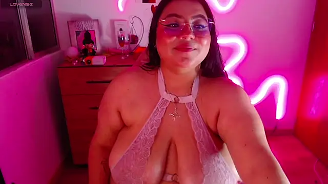 Snapshot of Rebeca_charme21 chatting on 12/26/24, 09:22 Rebeca charme21 online show from 12/26/24, 09:22