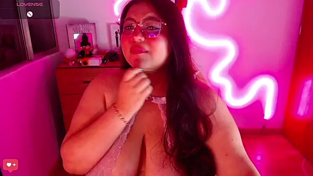 Snapshot of Rebeca_charme21 chatting on 12/27/24, 06:24 Rebeca charme21 online show from 12/27/24, 06:24