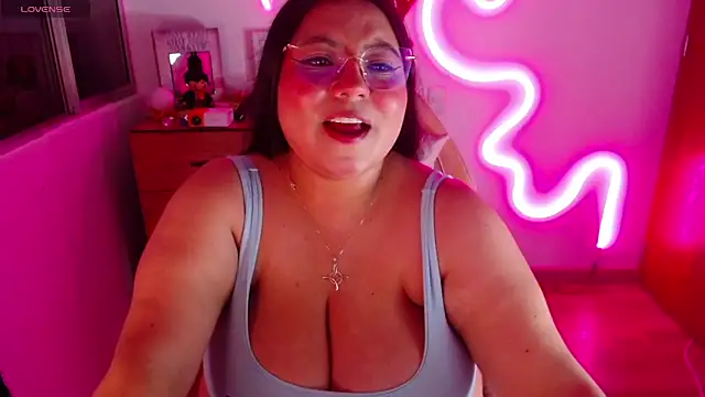 Snapshot of Rebeca_charme21 chatting on 12/28/24, 06:06 Rebeca charme21 online show from 12/28/24, 06:06