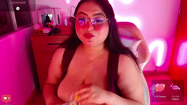 Snapshot of Rebeca_charme21 chatting on 02/14/25, 03:43 Rebeca charme21 online show from 02/14/25, 03:43