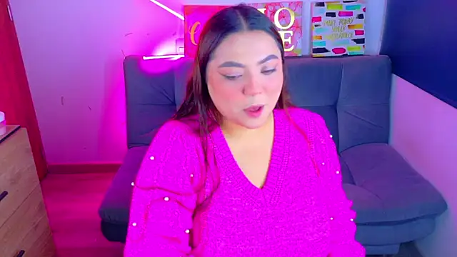 Snapshot of Rebeca_charme21 chatting on 11/21/25, 10:14 Rebeca charme21 online show from 11/21/25, 10:14