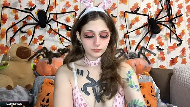 Snapshot of _Devill_Baby chatting on 10/22/25, 07:24 Devill Baby online show from 10/22/25, 07:24