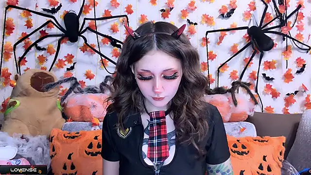 Snapshot of _Devill_Baby chatting on 11/08/25, 05:23 Devill Baby online show from 11/08/25, 05:23