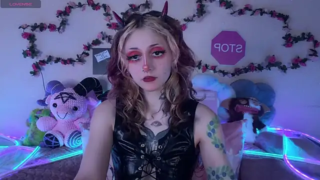 Snapshot of _Devill_Baby chatting on 05/15/26, 05:20 Devill Baby online show from 05/15/26, 05:20