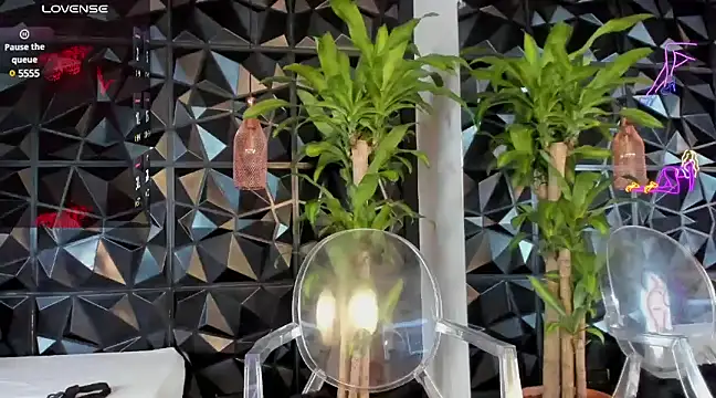 rihannagil online show from 12/11/24, 09:45