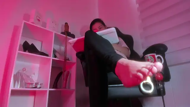 charlotte joliedart online show from 02/24/26, 08:51