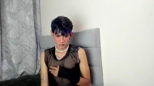 Snapshot of andrew_uwu_ chatting on 11/28/25, 10:45 andrew uwu online show from 11/28/25, 10:45