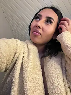 Snapshot of Anily_Lovely chatting on 02/14/25, 03:11 Anily Lovely online show from 02/14/25, 03:11