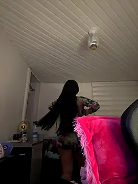 Snapshot of Anily_Lovely chatting on 10/26/25, 02:28 Anily Lovely online show from 10/26/25, 02:28