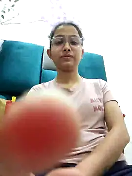 Snapshot of Aleena_Rai chatting on 12/12/24, 08:32 Aleena Rai online show from 12/12/24, 08:32