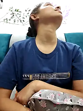 Snapshot of Aleena_Rai chatting on 12/24/24, 10:17 Aleena Rai online show from 12/24/24, 10:17